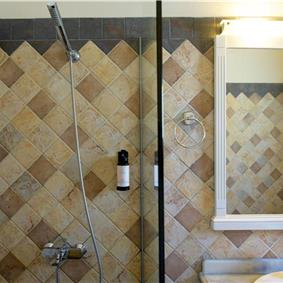 3 bedroom villa with heated pool in Kassiopi, Corfu, sleeps 6